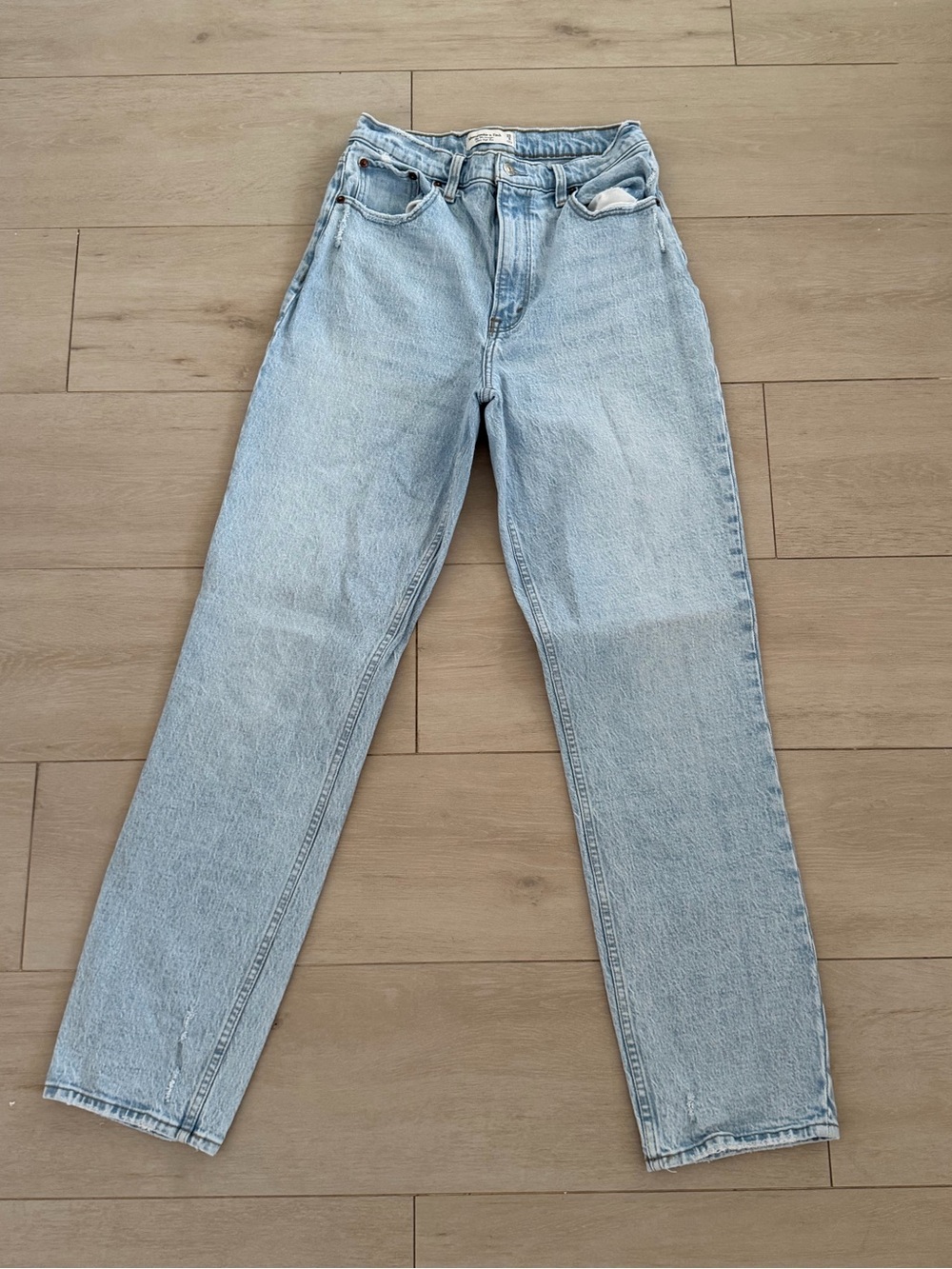 Abercrombie & Fitch The '90s Straight Ultra High Rise